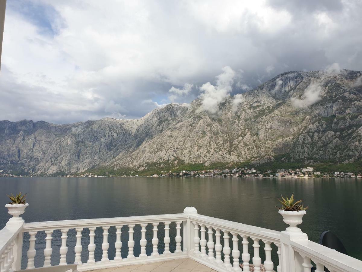 Apartments Sovran Vila Marija Prčanj Buitenkant foto
