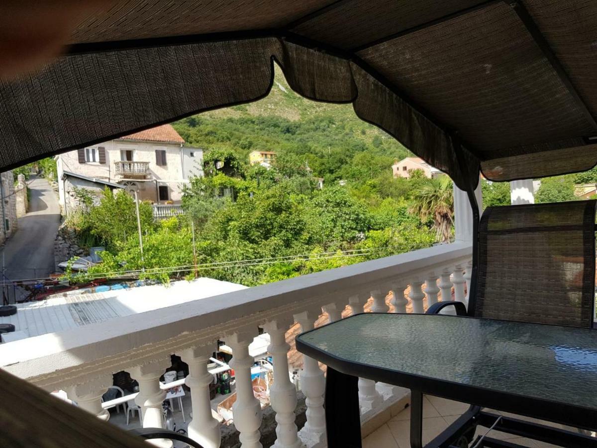 Apartments Sovran Vila Marija Prčanj Buitenkant foto